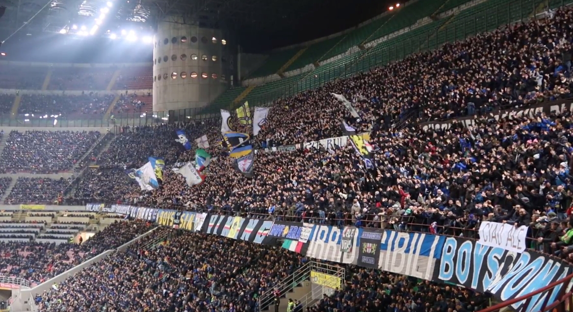 國(guó)米主場(chǎng)一球迷在看臺(tái)心臟驟停導(dǎo)致比賽暫停6分鐘，幸好搶救及時(shí)