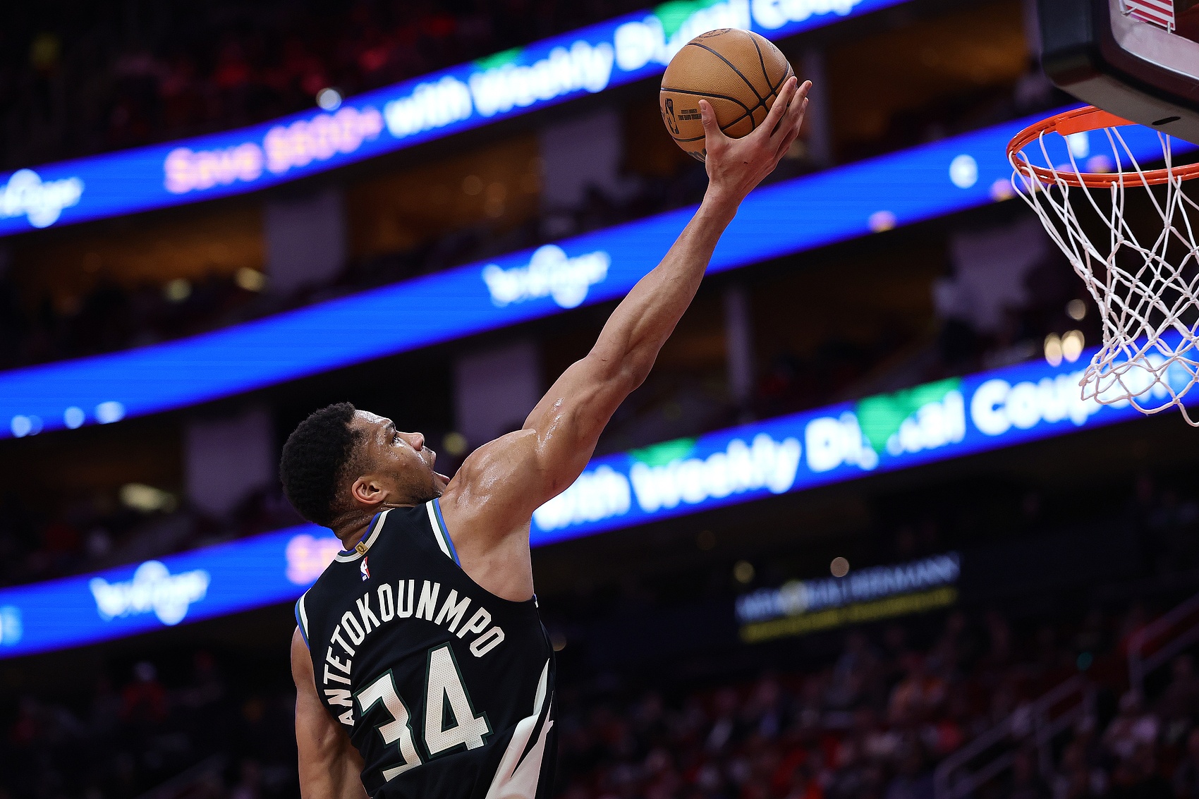 過去10年球員25+場次:字母430場 詹姆斯399 哈登396 利拉德381